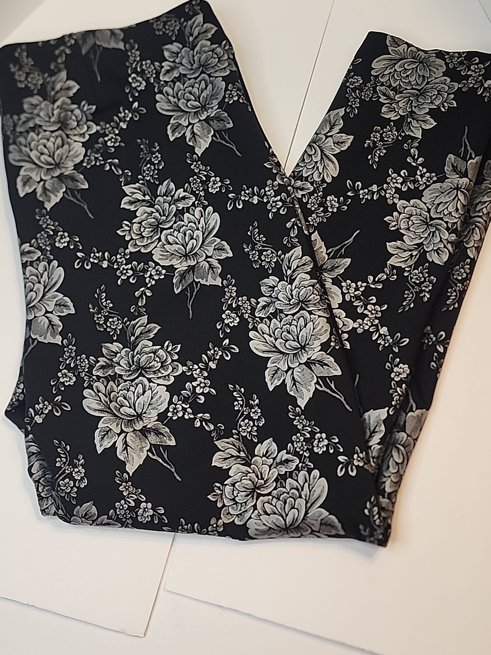 Chico's Vibrant Black Knit Pull On Fancy Pants with Subtle Silver Floral Print